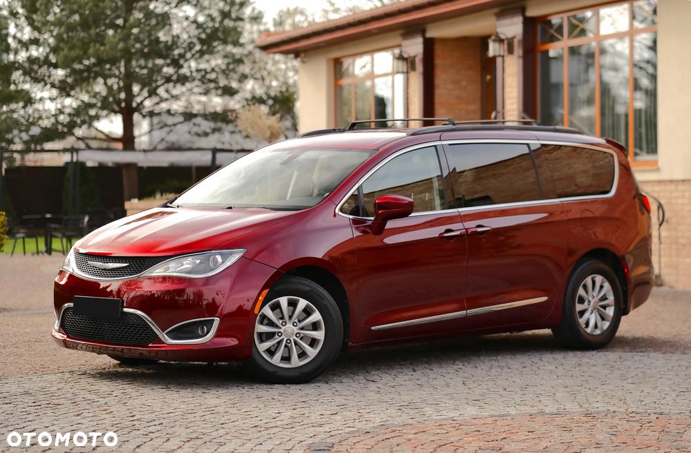 Chrysler Pacifica - 2