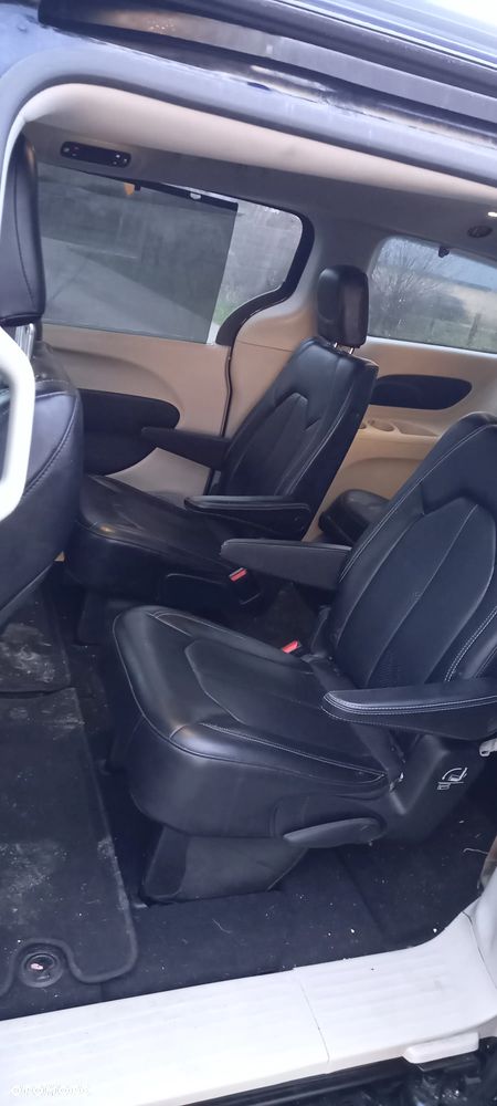 Chrysler Pacifica - 14