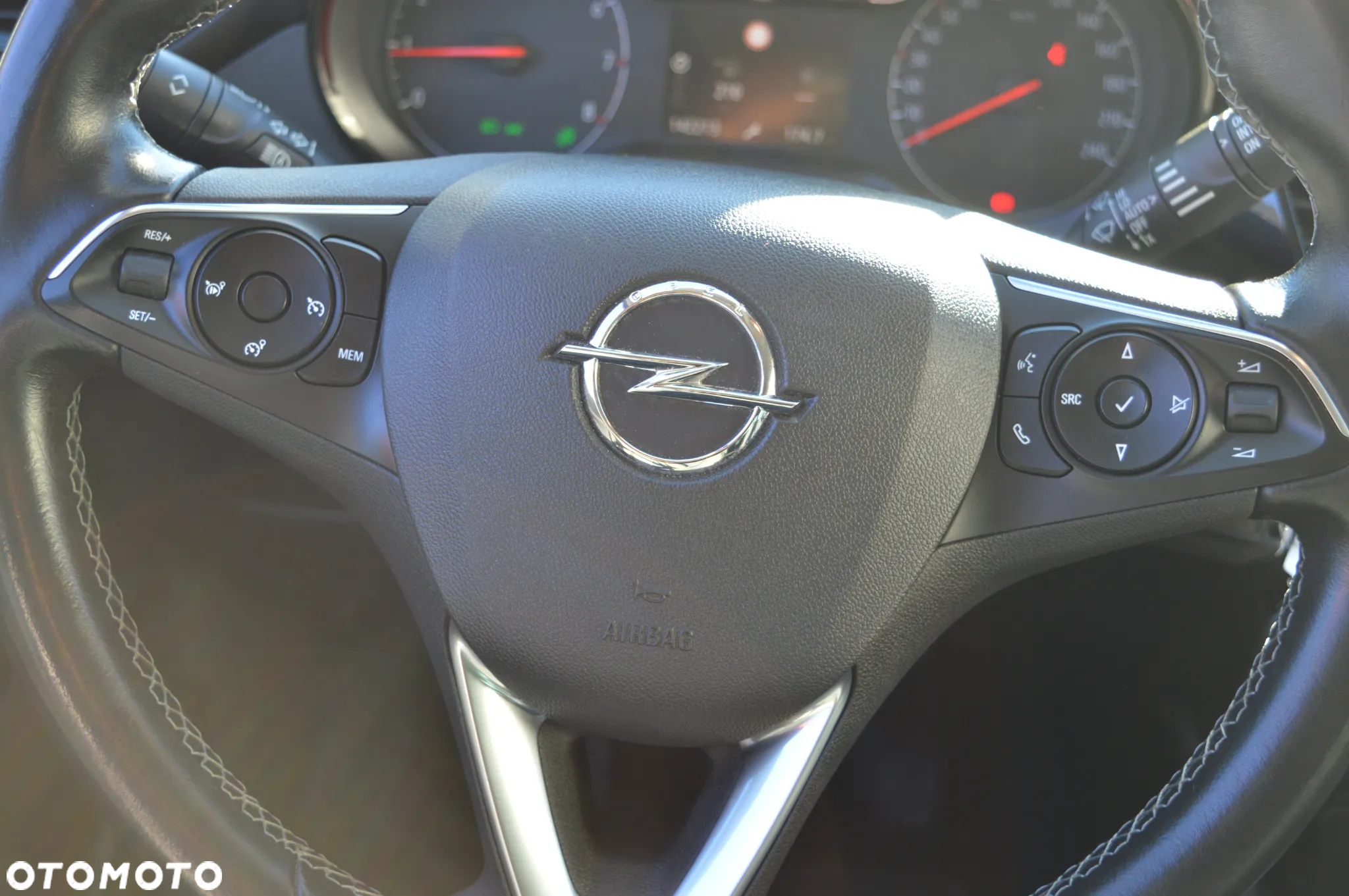 Opel Crossland X 1.2 T Design Line S&S - 18
