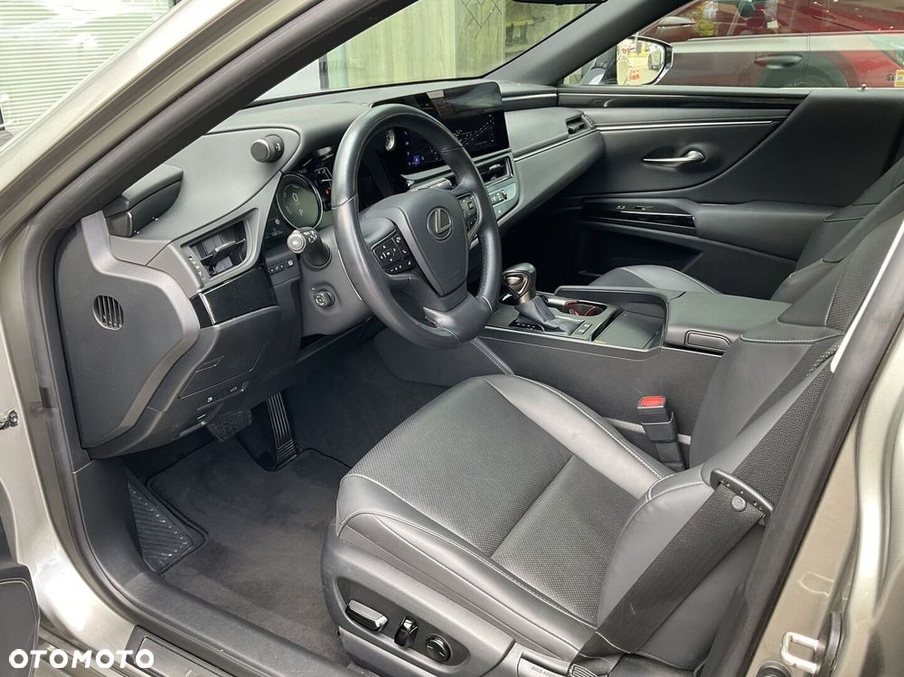 Lexus ES 300h Business Edition - 11