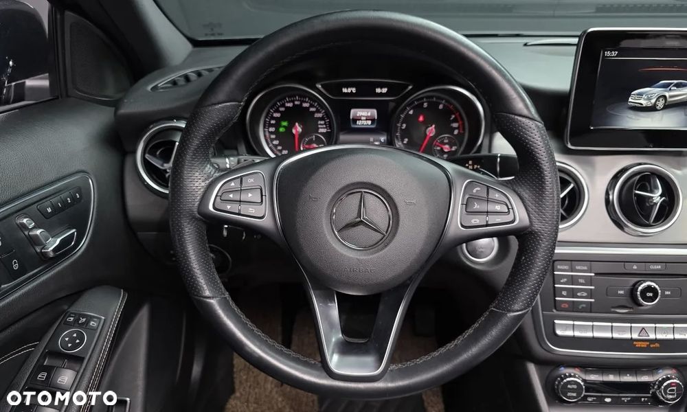 Mercedes-Benz GLA - 11