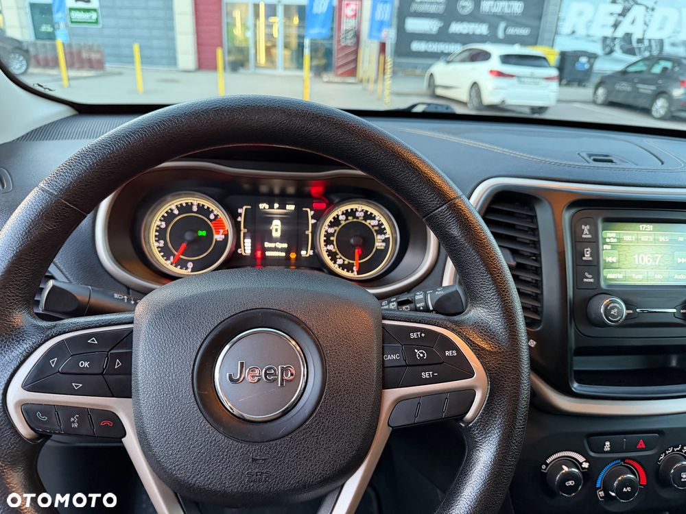 Jeep Cherokee - 16