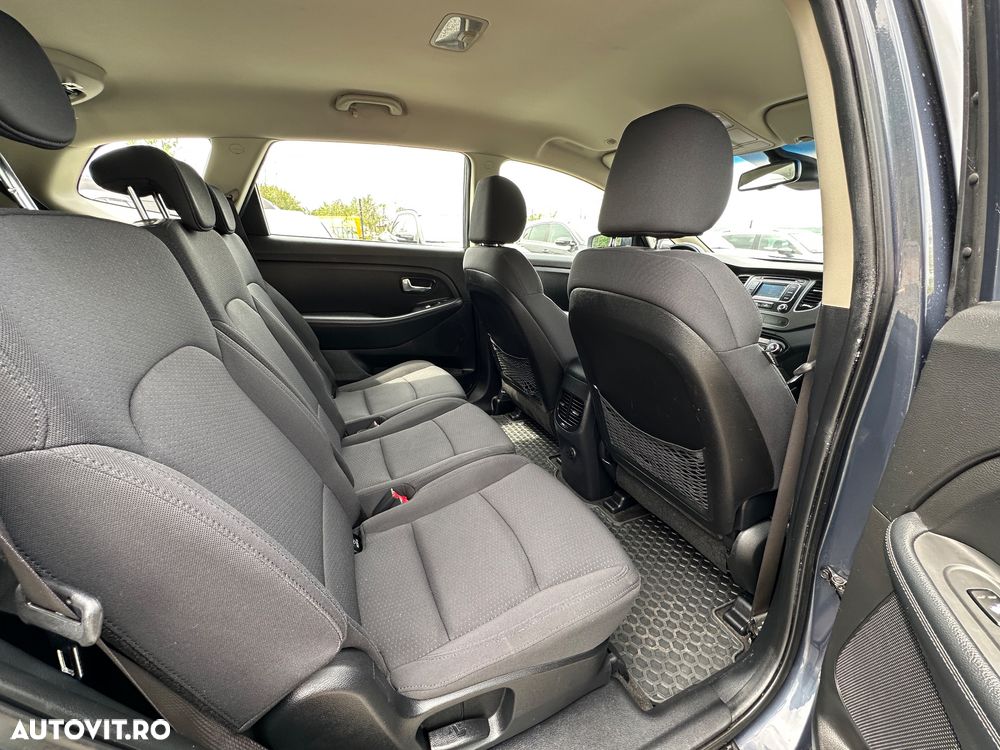 Kia Carens - 27