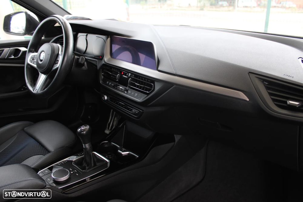BMW 116 d Pack Desportivo M - 12