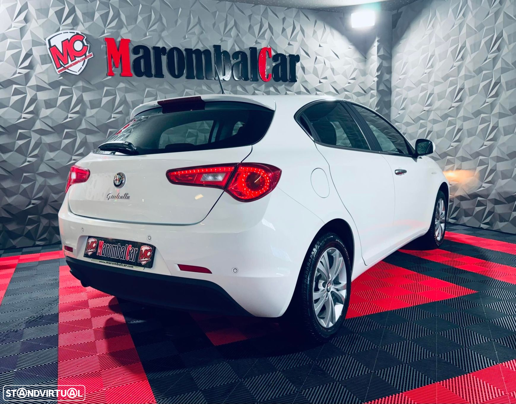 Alfa Romeo Giulietta 1.6 JTDm Distinctive - 10