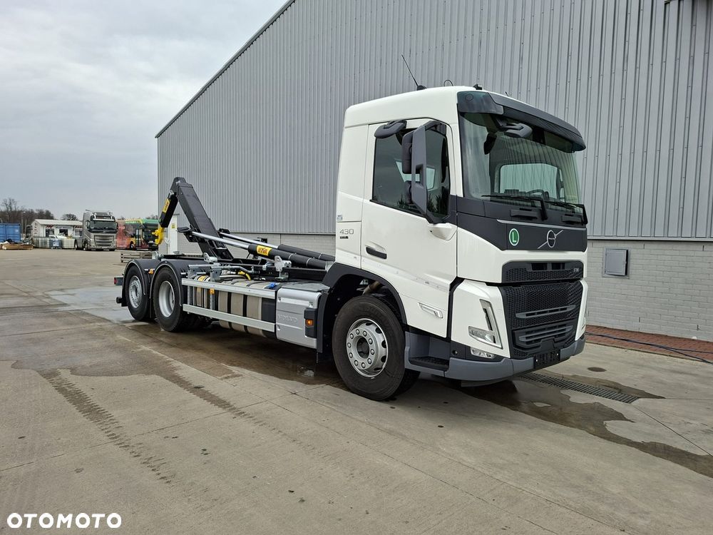 Volvo FM 430 6x2 (kabina dzienna) + HYVA 20 T - 1