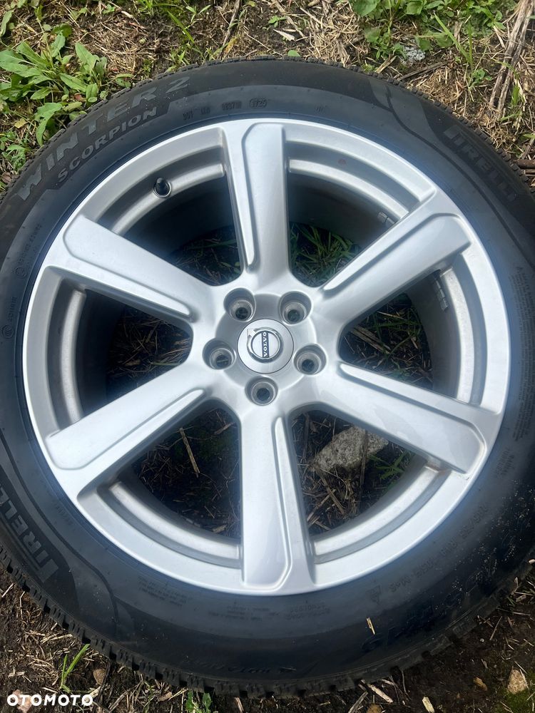 Oryginalne felgi z oponami VOLVO XC40 XC60 XC90 19 cali 235/55 ZIMOWE STAN IDEALNY - 1