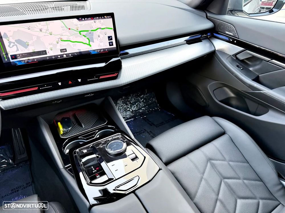 BMW 530 e Pack Desportivo M Pro - 17