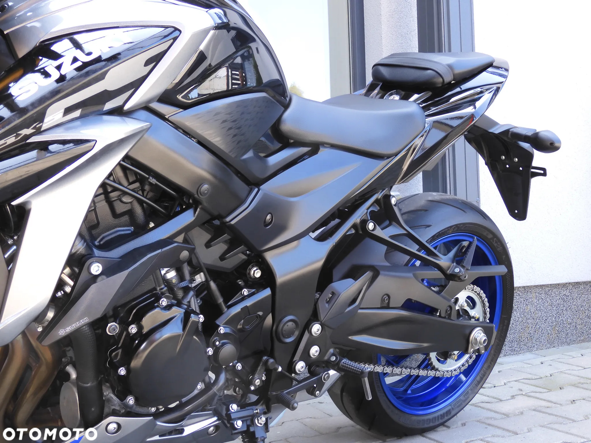 Suzuki GSX - 27