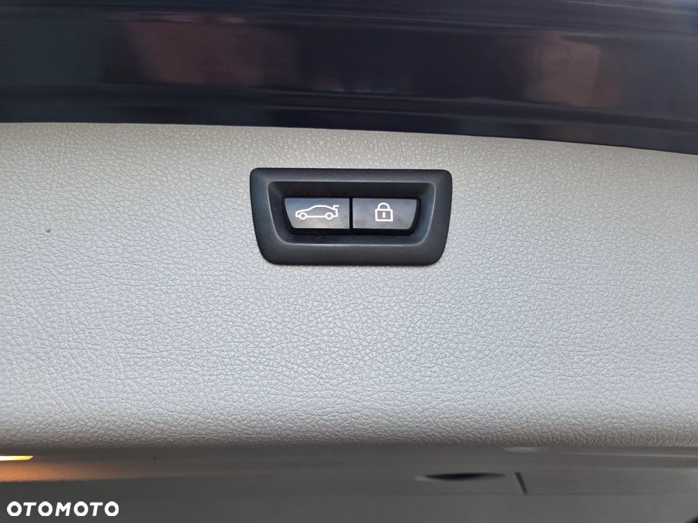 BMW Seria 3 318d Sport Line - 15