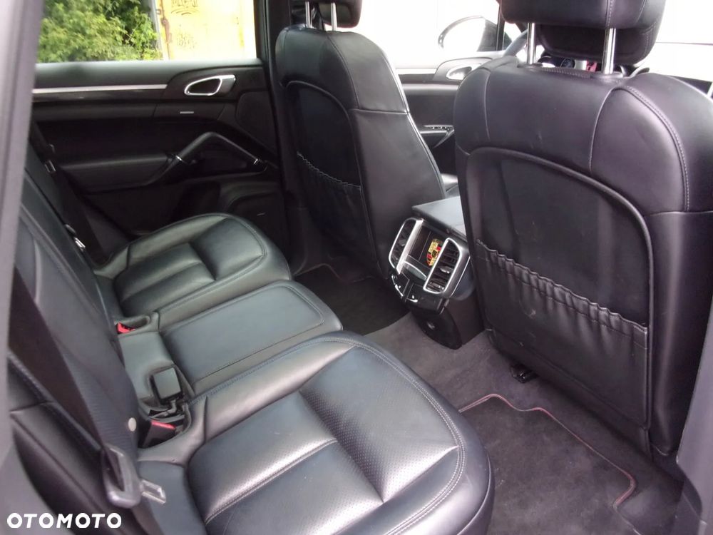 Porsche Cayenne Platinum Edition - 9