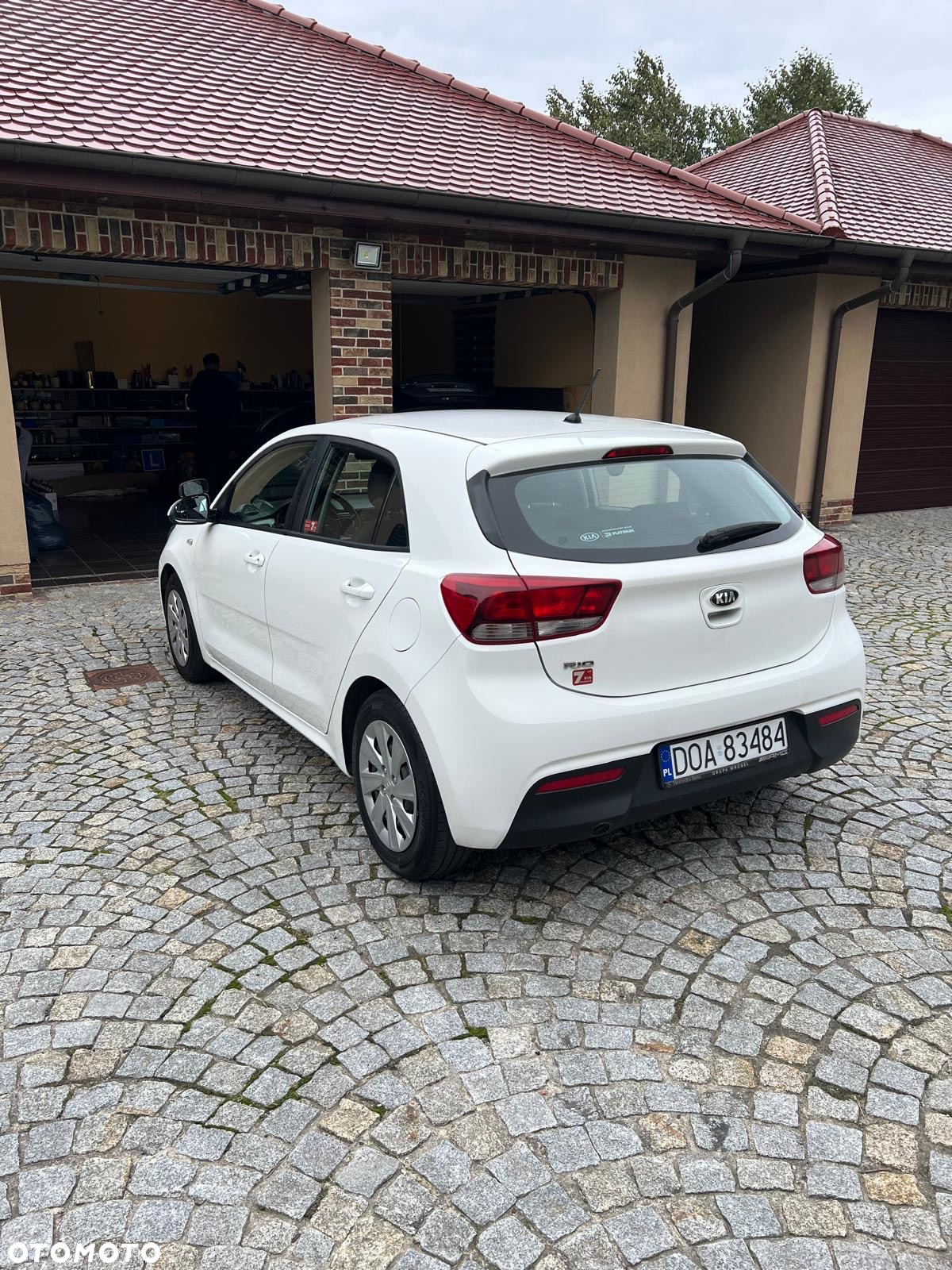 Kia Rio 1.2 L - 3