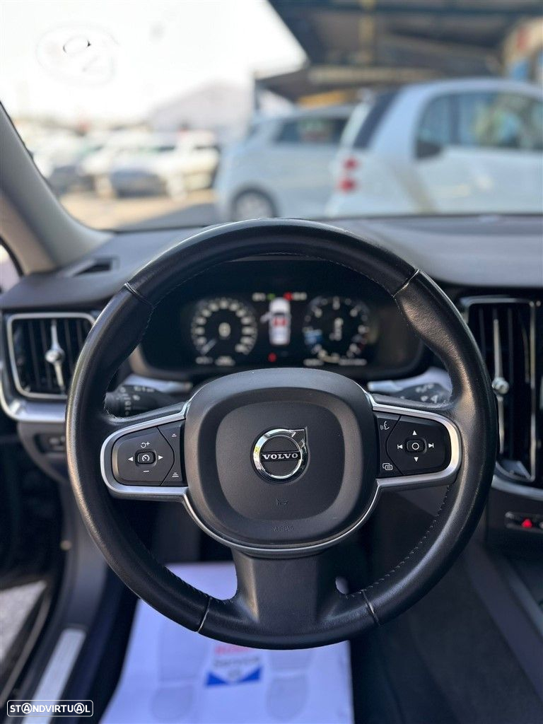Volvo V60 2.0 D3 Momentum Geartronic - 8