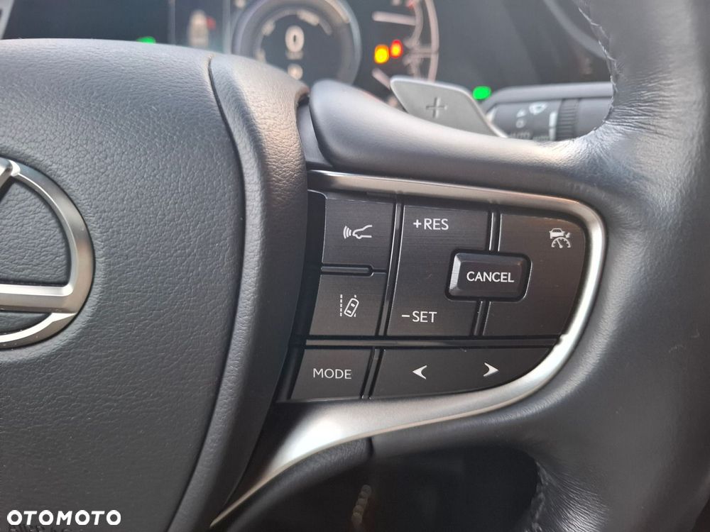 Lexus ES 300h Omotenashi - 35