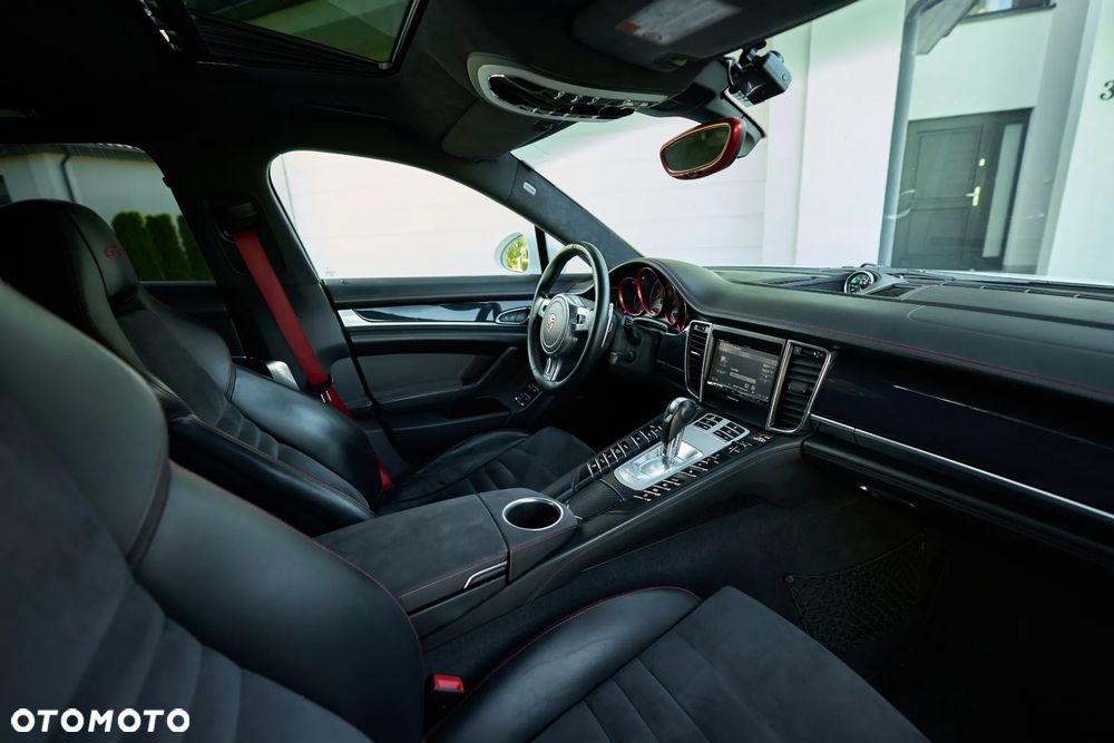 Porsche Panamera GTS - 36
