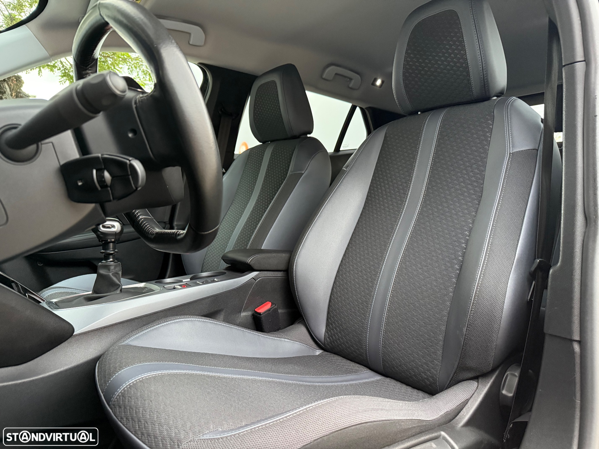 Peugeot 2008 1.2 PureTech Allure - 14