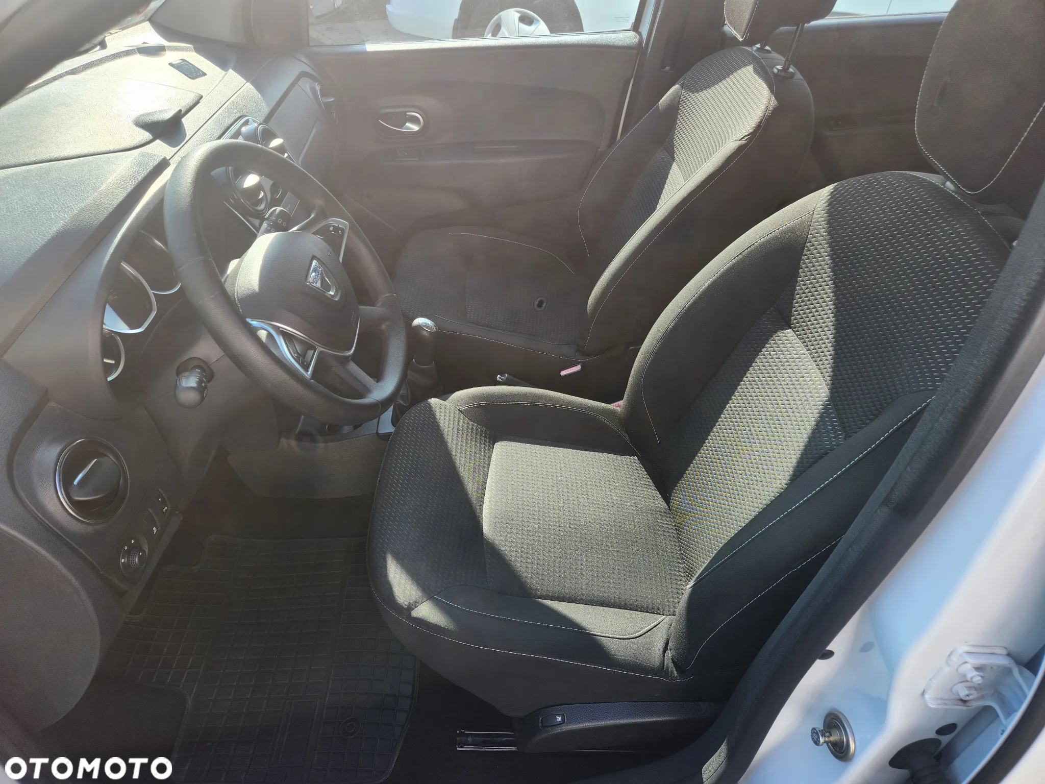 Dacia Lodgy SCe 100 Laureate - 15