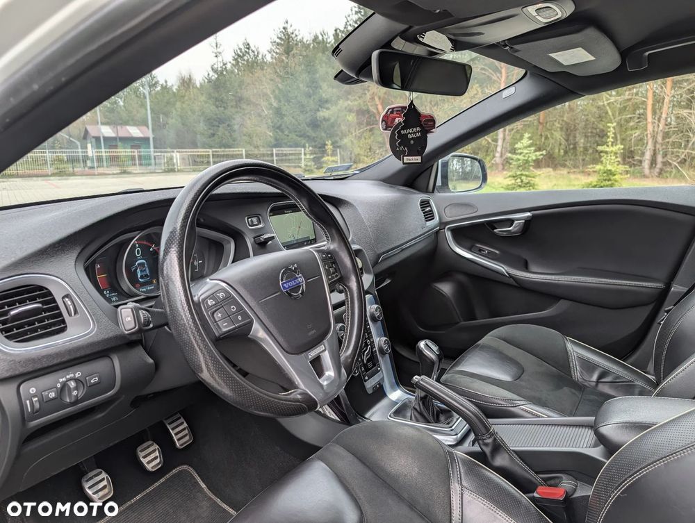 Volvo V40 D3 R-Design - 11