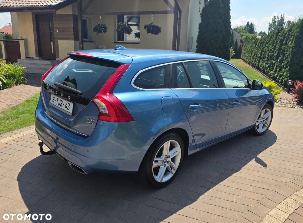 Volvo V60 D6 AWD Plug-in Hybrid Summum - 4