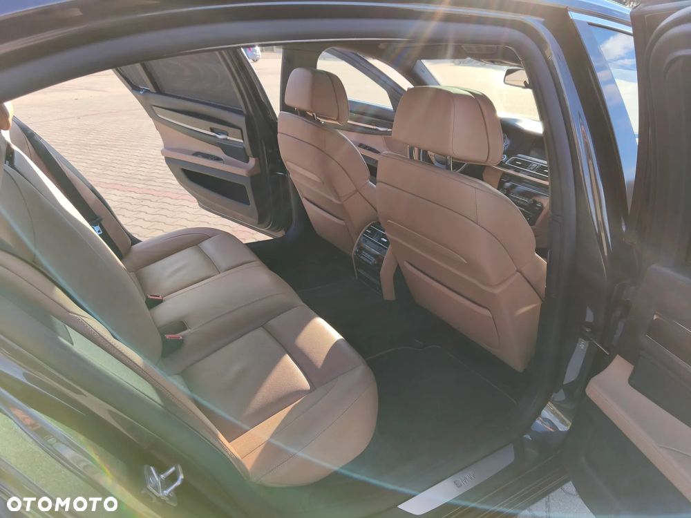 BMW Seria 7 750Li - 24