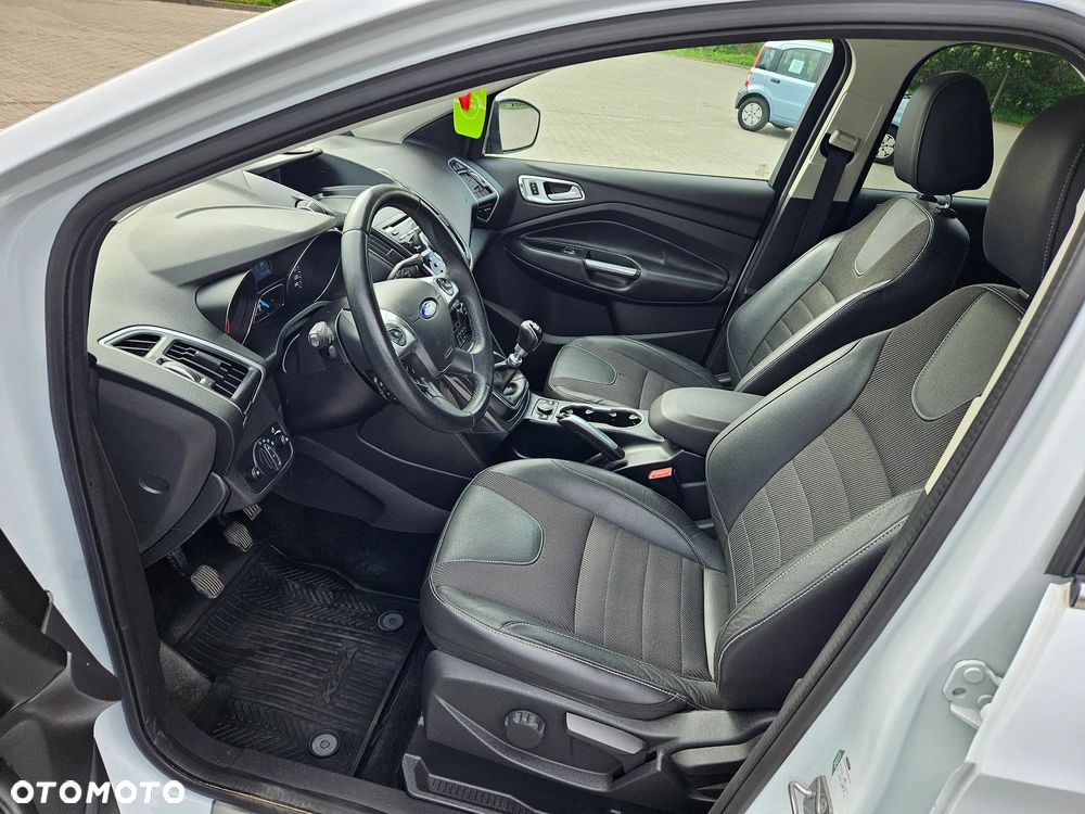 Ford Kuga 1.6 EcoBoost 2x4 Titanium - 8