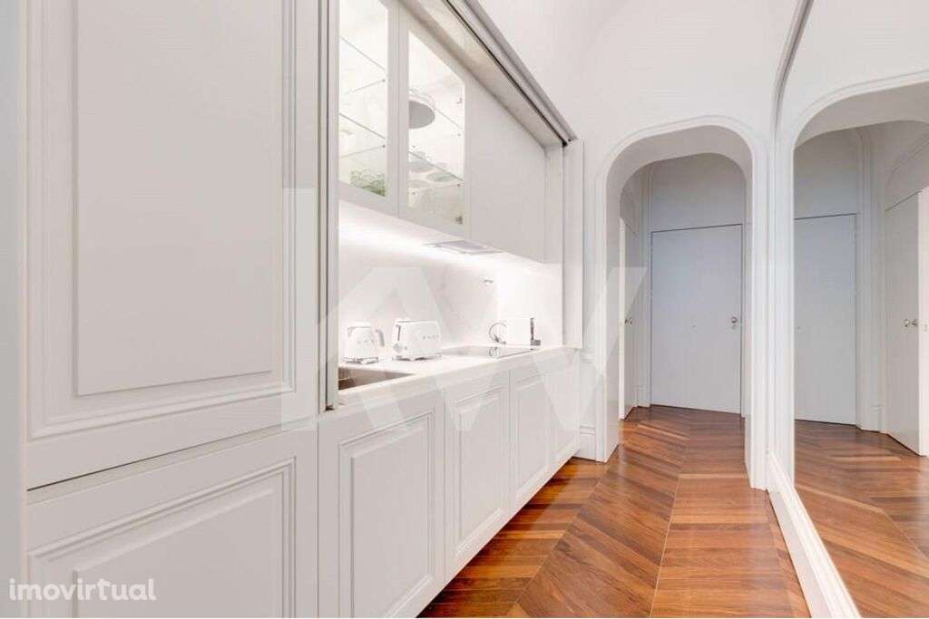 Apartamento inserido em Prédio do século XIX em localização premium e - Grande imagem: 4/49