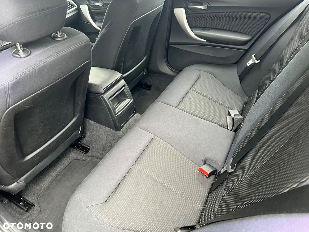 BMW Seria 1 120d xDrive - 32