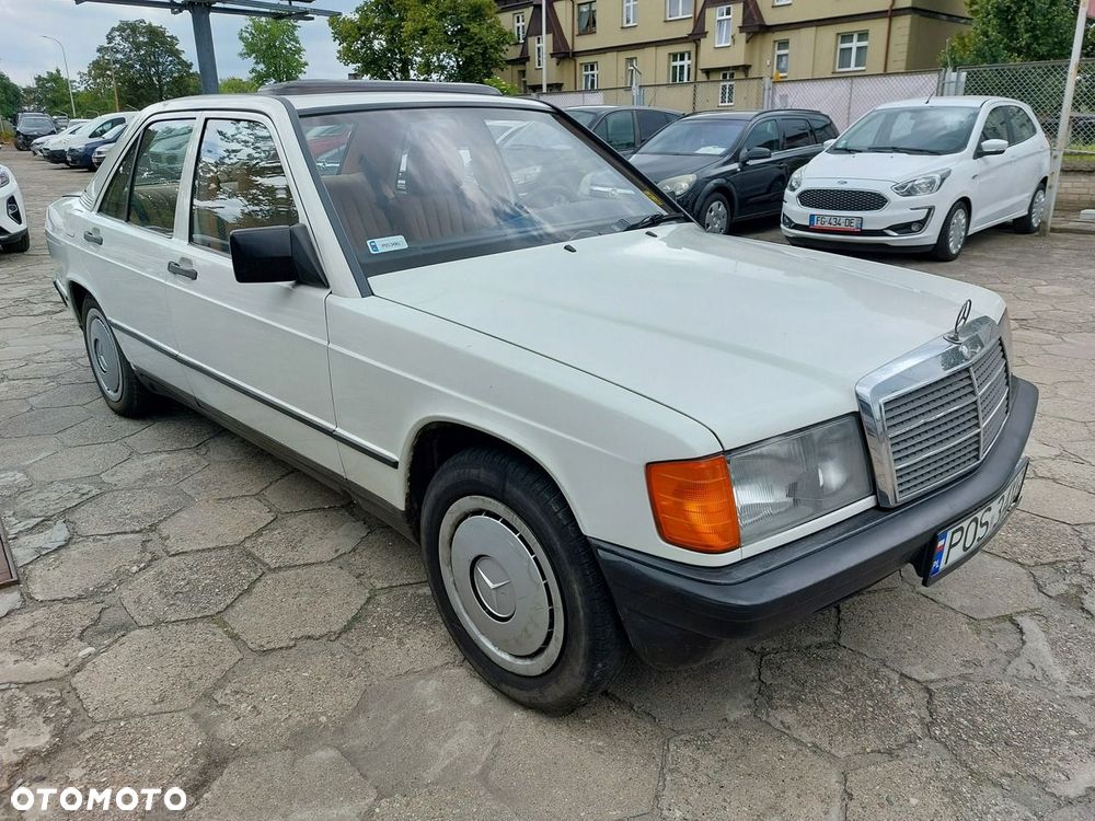 Mercedes-Benz W201 (190) - 1