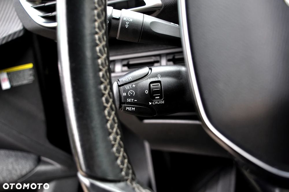 Peugeot 3008 1.2 PureTech Allure S&S - 38