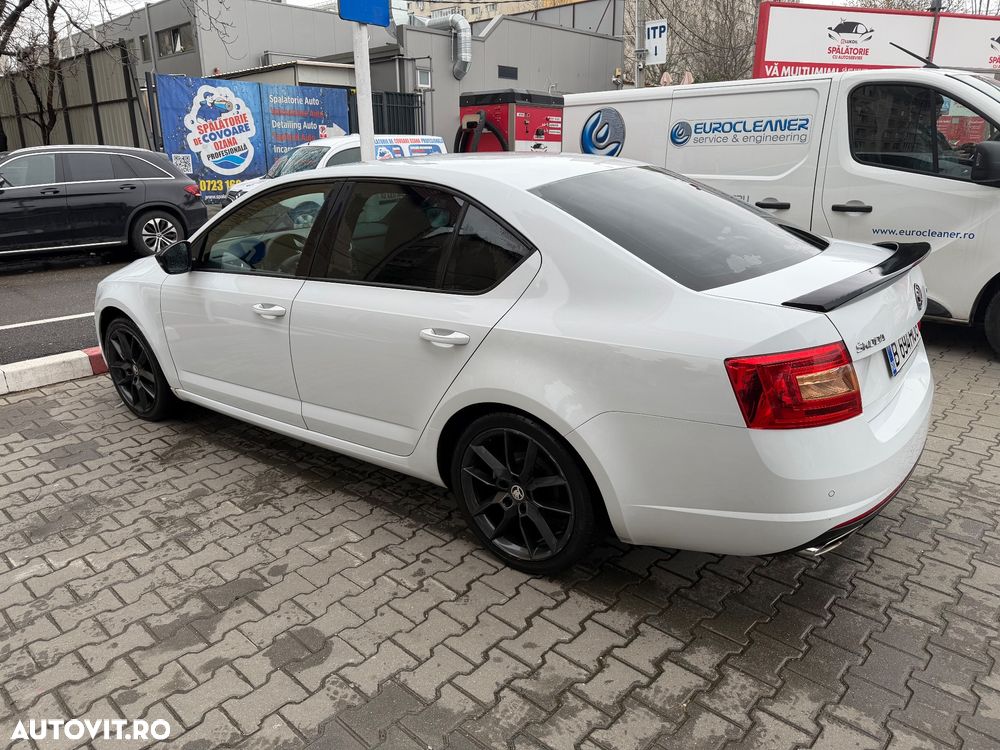 Skoda Octavia 2.0 TDI DSG RS - 3