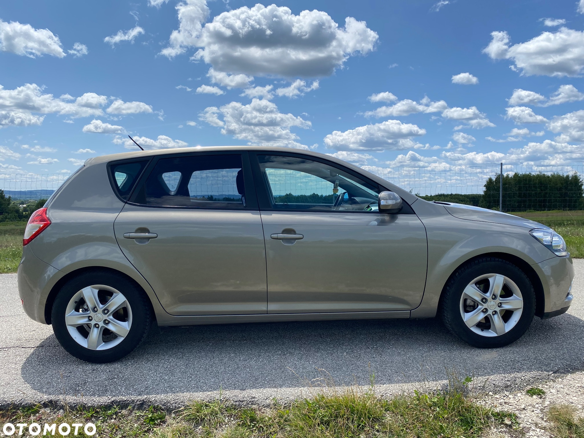 Kia Ceed - 8