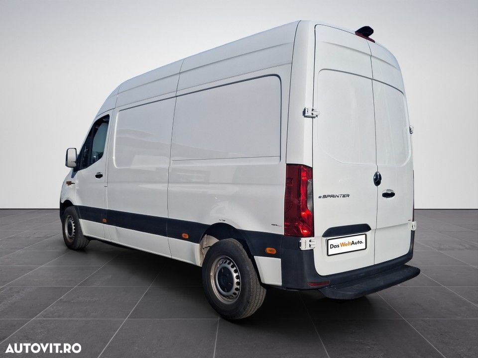Mercedes-Benz Sprinter - 4