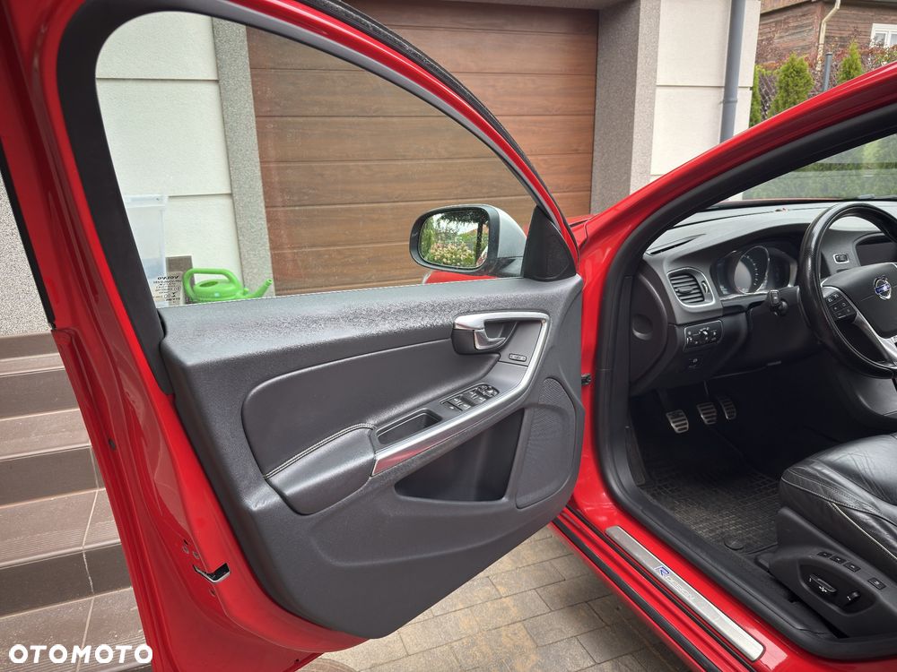 Volvo V60 T4 R-Design Summum - 3