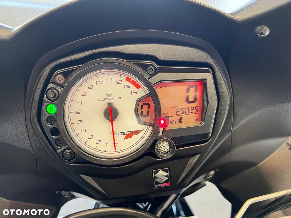 Suzuki GSX - 6
