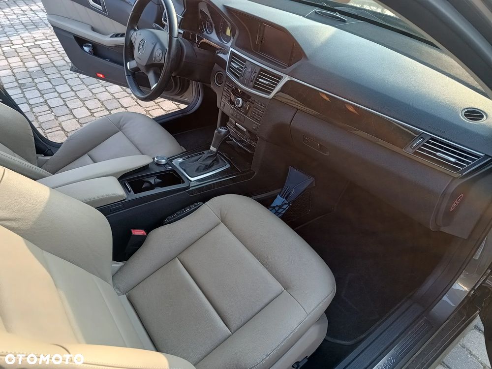 Mercedes-Benz Klasa E 250 CGI BlueEffICIENCY Avantgarde - 11