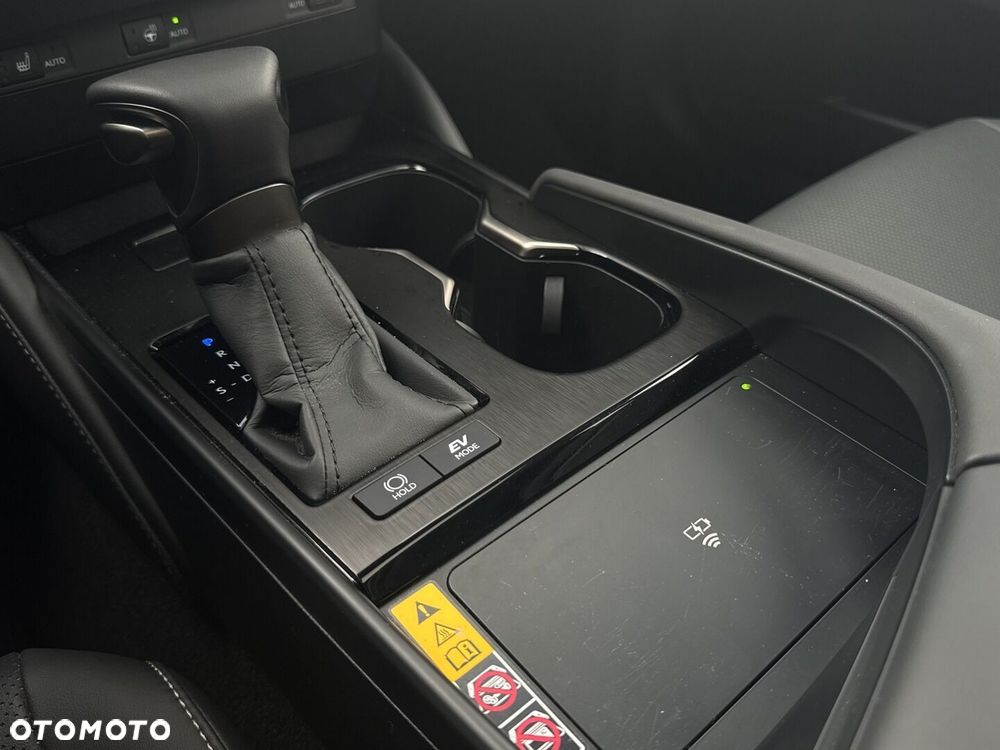 Lexus ES 300h Business Edition - 18