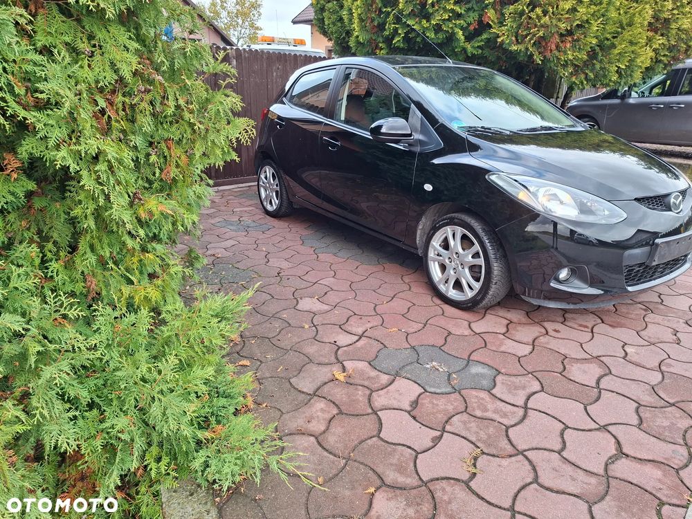 Mazda 2 2009 photo 2
