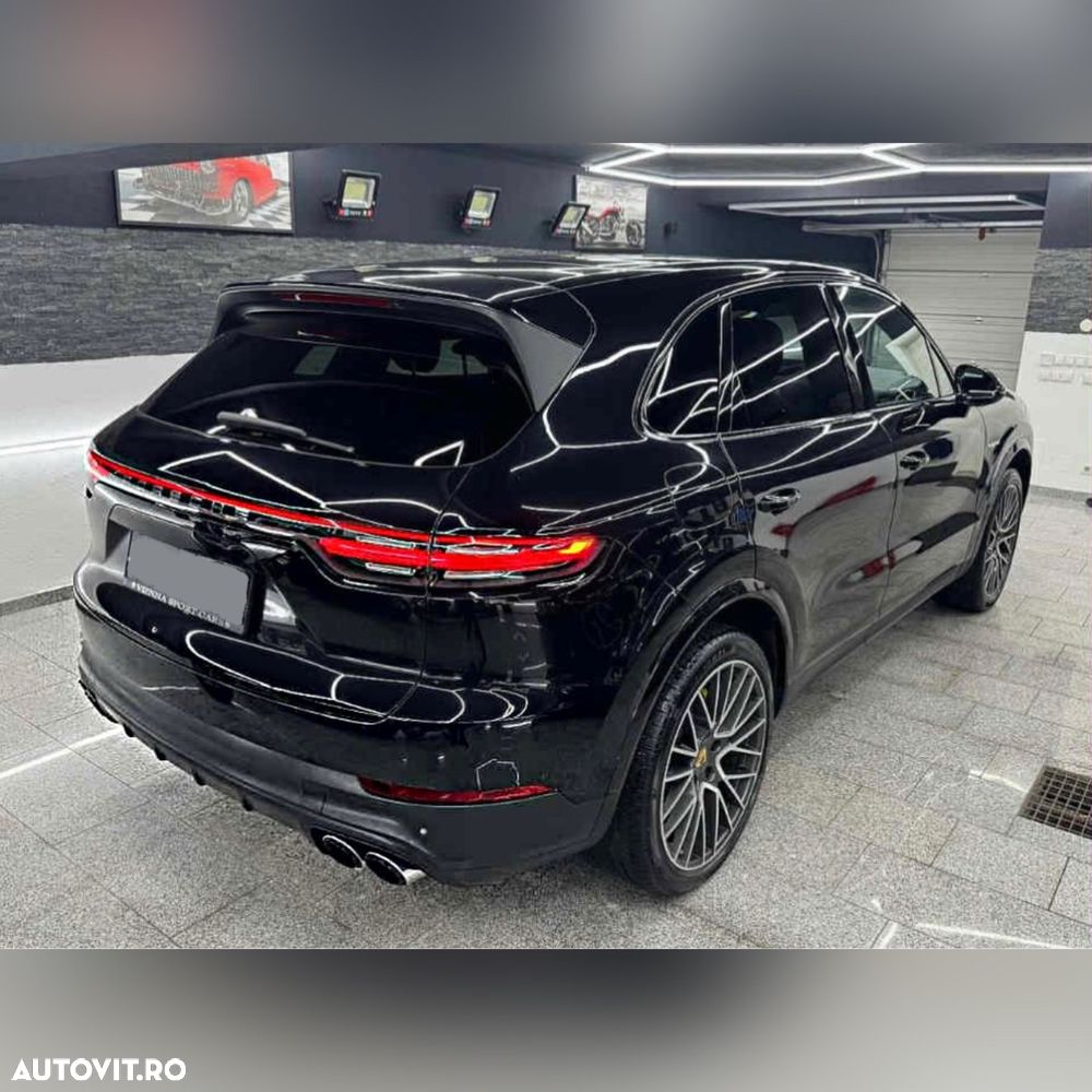 Porsche Cayenne - 4