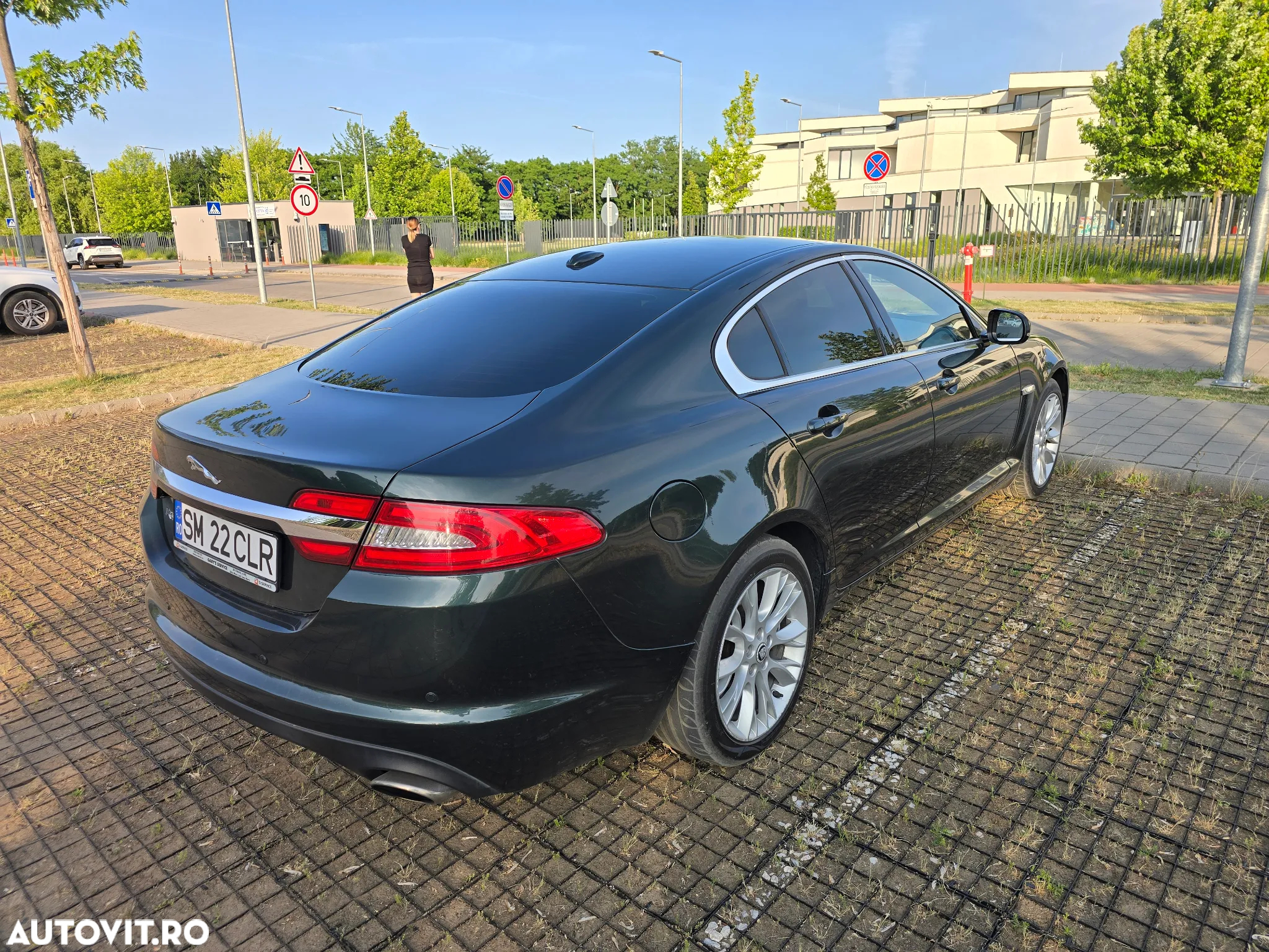 Jaguar XF 2.2D Premium Luxury - 4