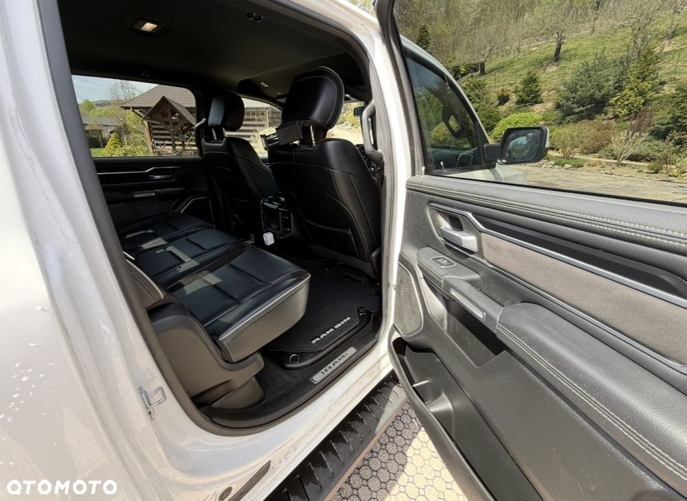 RAM 1500 Crew Cab Shortbed Laramie - 4