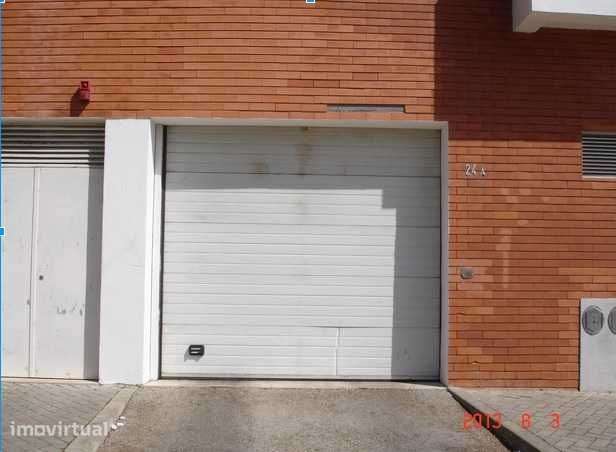 Garagem à venda na Praceta Mário Dionísio no Monte da Caparica - Grande imagem: 2/3