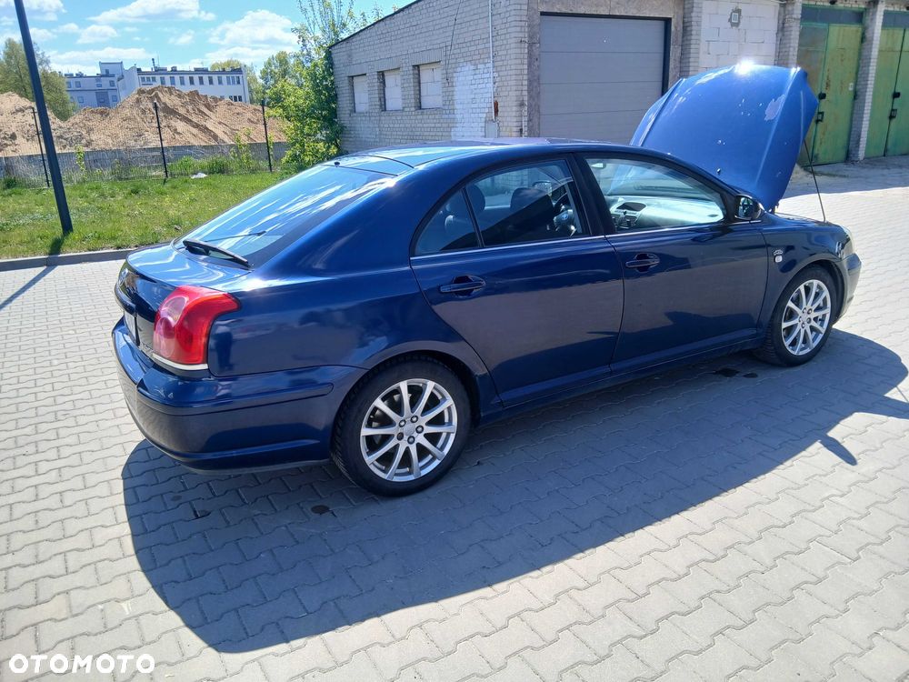 Toyota Avensis - 2