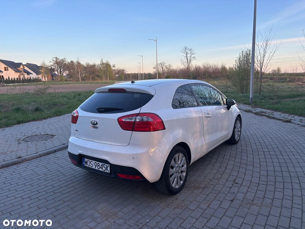 Kia Rio 1.2 L - 5