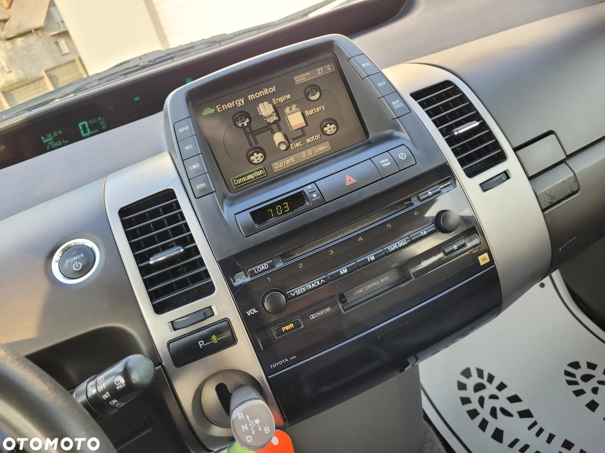 Toyota Prius (Hybrid) - 24