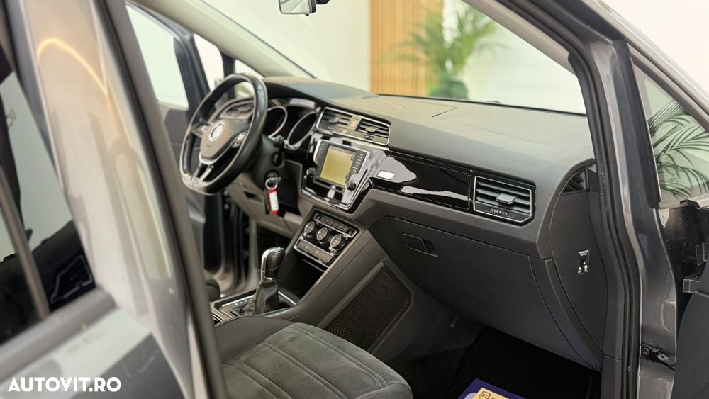 Volkswagen Touran - 20