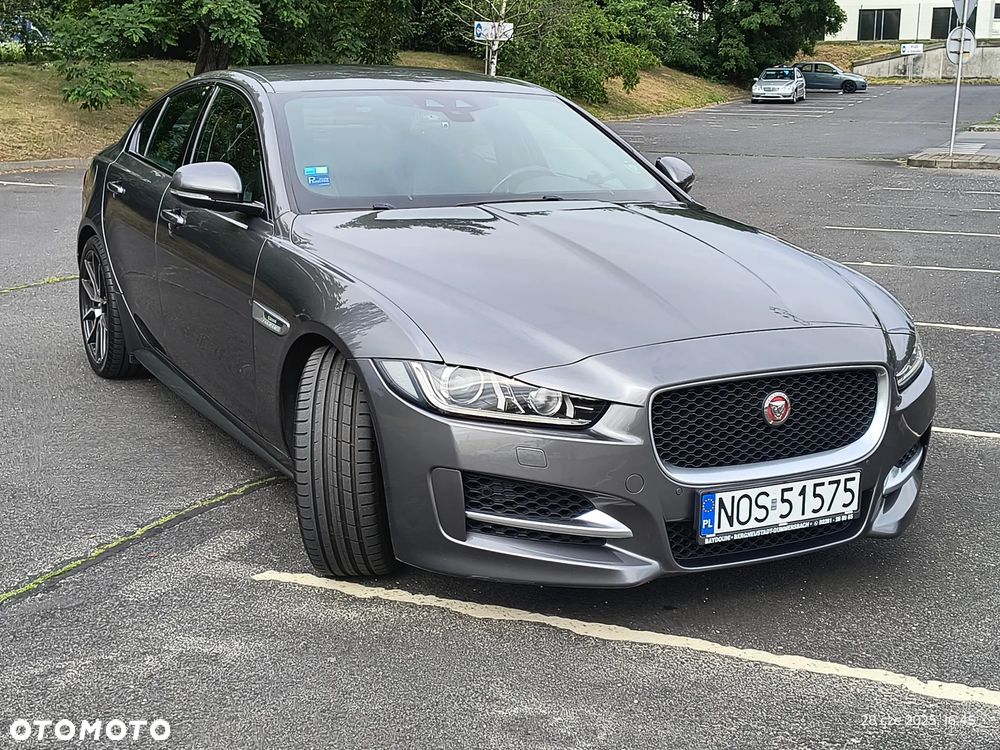 Jaguar XE 2.0 T R-Sport - 6