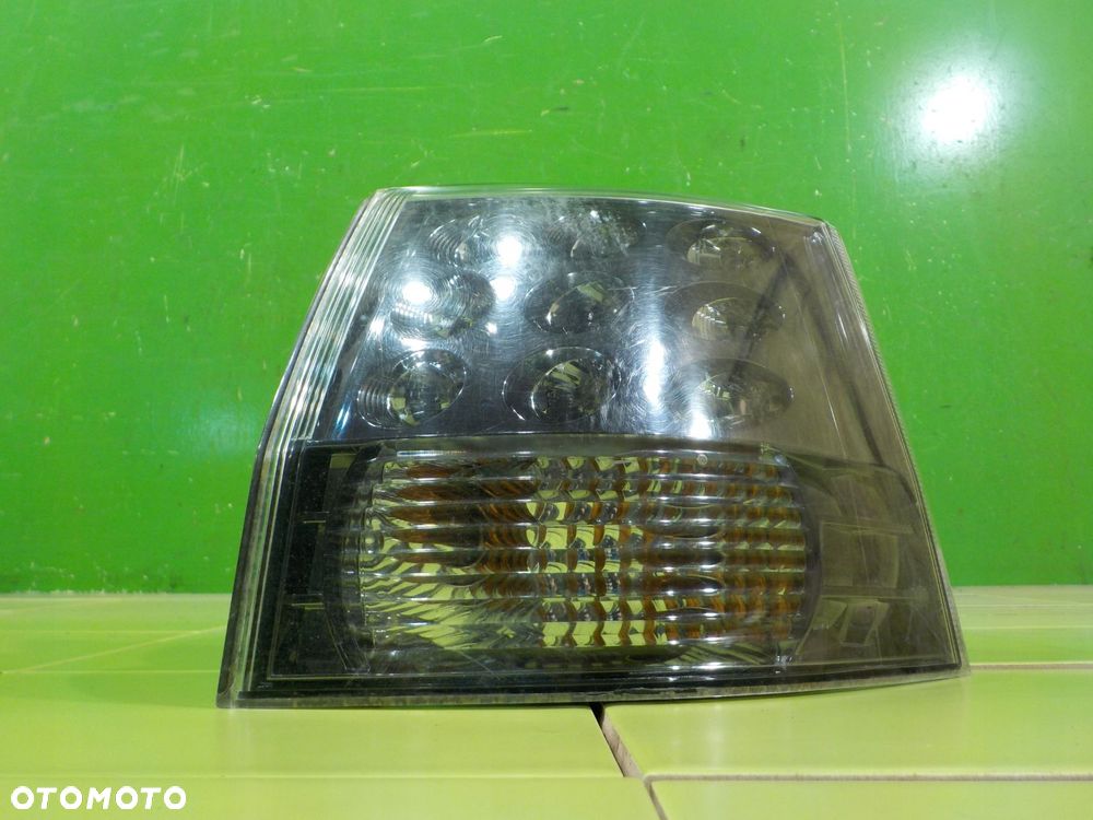 MITSUBISHI OUTLANDER II LIFT 2.2 D 10r 5D lampa prawa tyl 220-87920 - 2