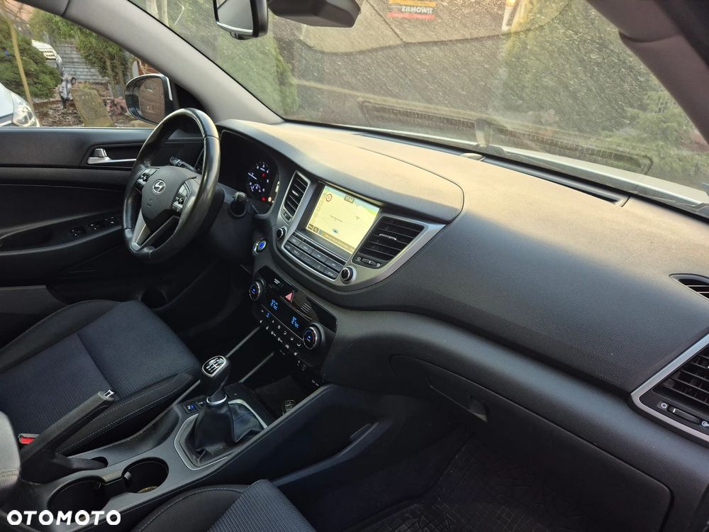 Hyundai Tucson 2.0 CRDI BlueDrive Style 2WD - 18