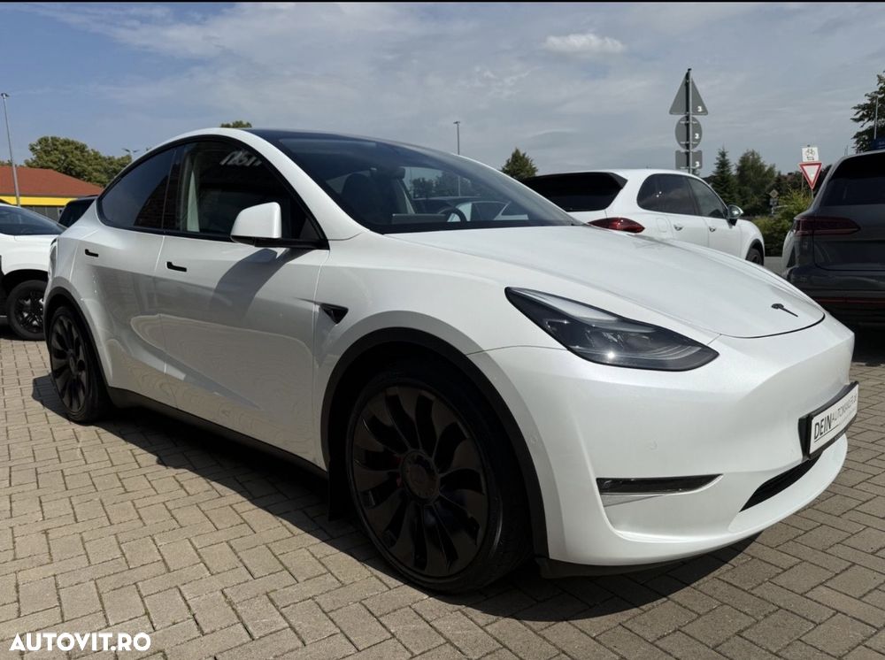 Tesla Model Y - 11