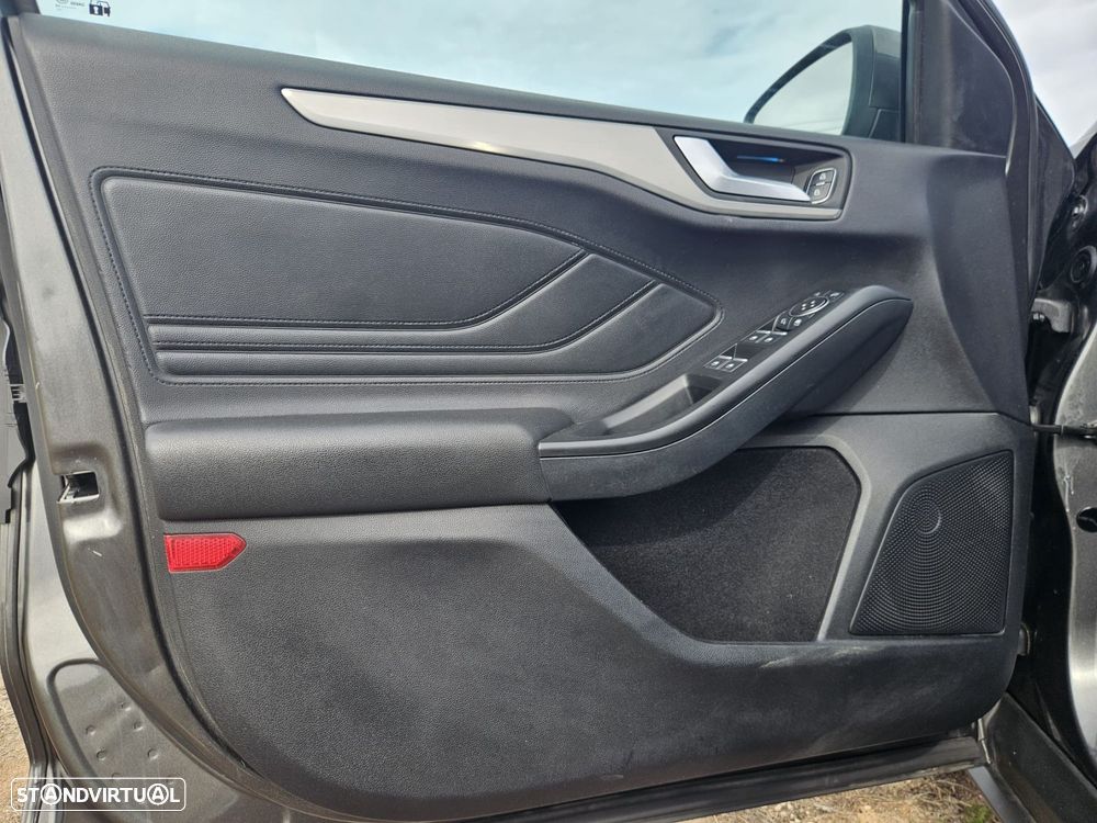 Ford Focus SW 1.0 EcoBoost Titanium - 46